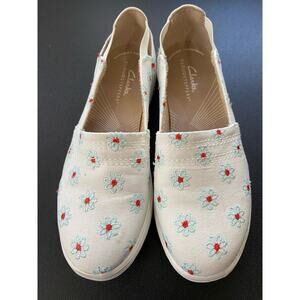 Clarks Cloudsteppers Womens US 5.5M Breeze Step Loafer Daisy White Canvas